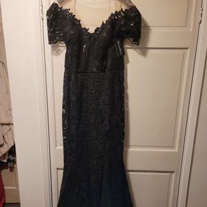 Nicole Bakti trumpet style gown.size 18